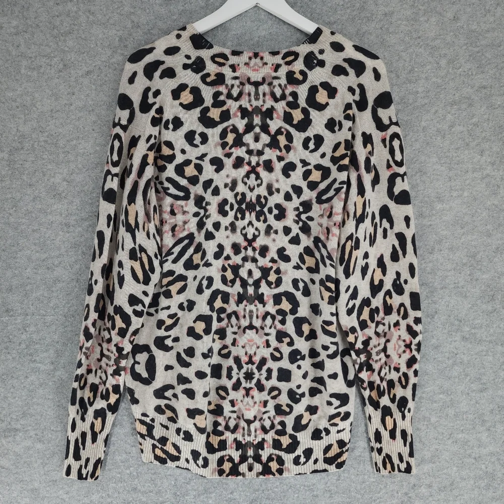 Brochu Walker Cashmere The Kelso Leopard Print Vee Sweater - Picture 5 of 10
